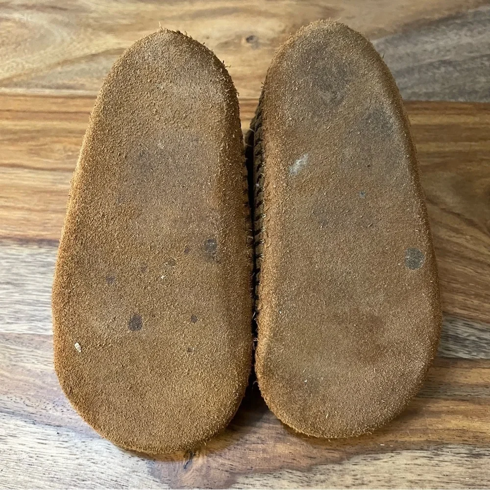 Minnetonka Moccasins 1122‎ - Infants Front Strap Bootie - Brown Suede C5